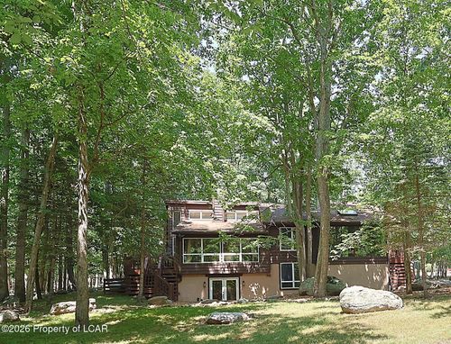 373 W Lake Valley Dr, Hazleton, PA, 18202-9135 | Card Image