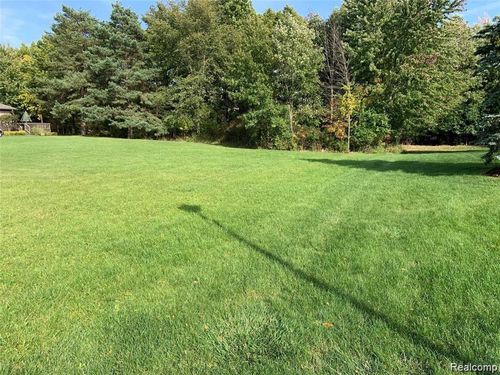 8413 Grovemont Ct, Grand Blanc, MI, 48439-1968 | Card Image