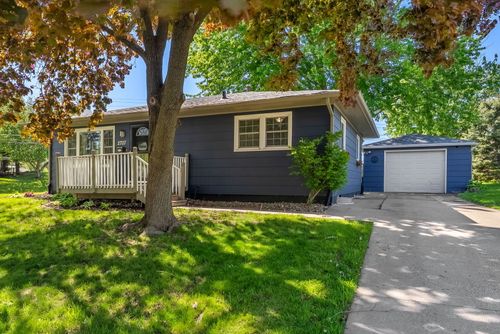 2707 Grove St, Davenport, IA, 52804-2934 | Card Image