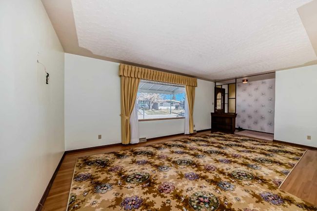 4904 Nelson Road Nw, Home with 4 bedrooms, 2 bathrooms and 2 parking in Calgary AB | Image 8