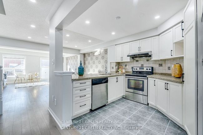 607 Willmott Cres, House attached with 4 bedrooms, 4 bathrooms and 2 parking in Milton ON | Image 7