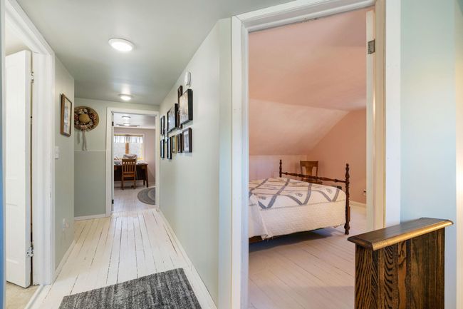 Upper level features 2 bedrooms and a full bath | Image 25