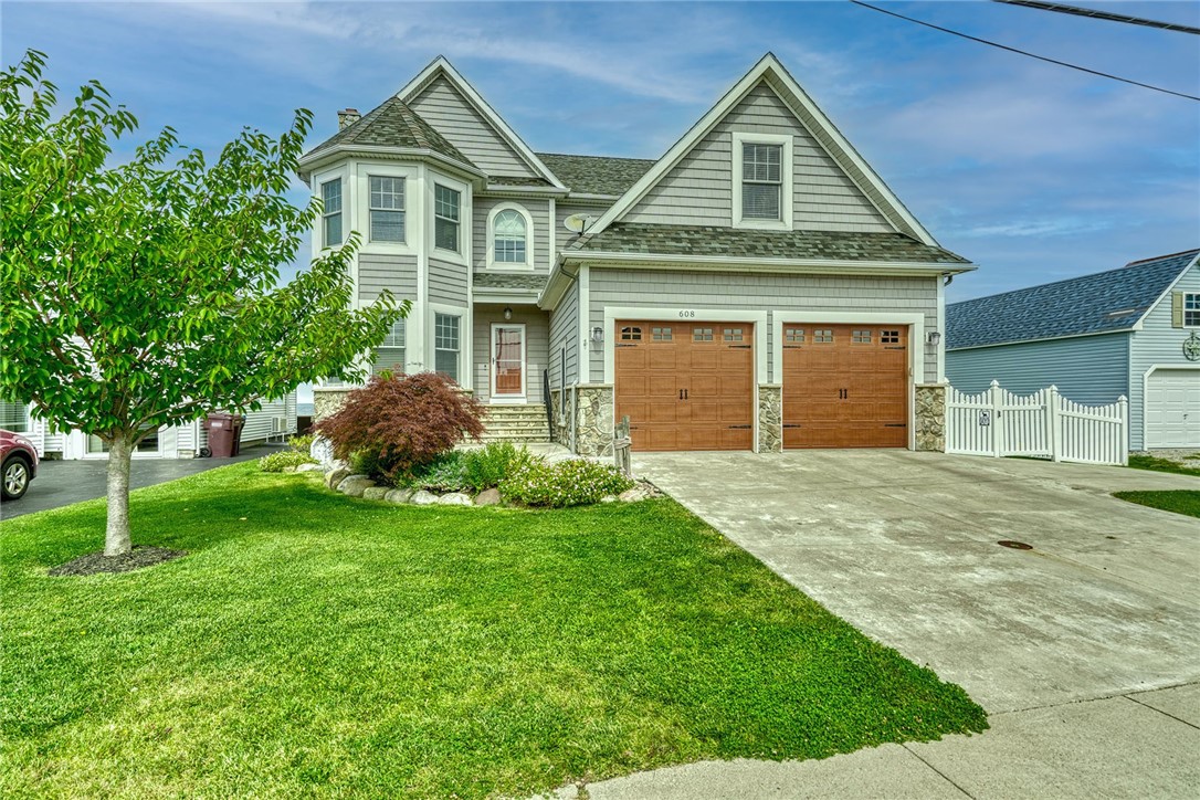 Edgemere Dr, Rochester, NY 14612