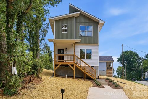 210 8th Avenue Dr Se, Hickory, NC, 28602-3748 | Card Image