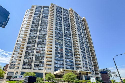 1805-3930 Pine Grove Ave, Chicago, IL, 60613-3361 | Card Image