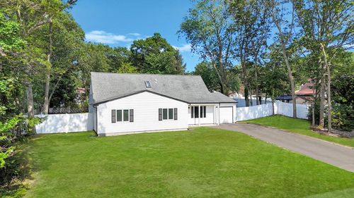 9 Wakefield Ave, Coram, NY, 11727-1737 | Card Image