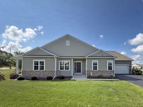 15-N113W14056 Wrenwood Pass, Germantown, WI, 53022 | Card Image