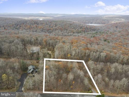 111 Tarn Dr, Oakland, MD, 21550-7381 | Card Image