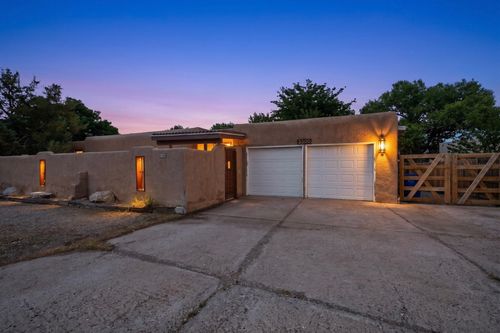 3300 La Mancha Dr Nw, Albuquerque, NM, 87104-3028 | Card Image