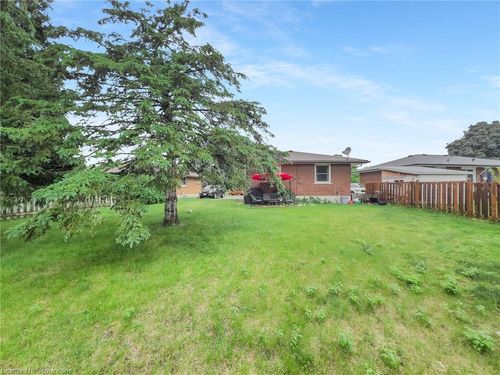 30 Blueridge Cres, Brantford, ON, N3R5E8 | Card Image