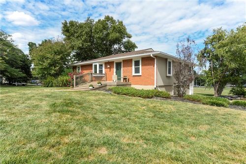 105 17th Ave S, Greenwood, MO, 64034-9756 | Card Image