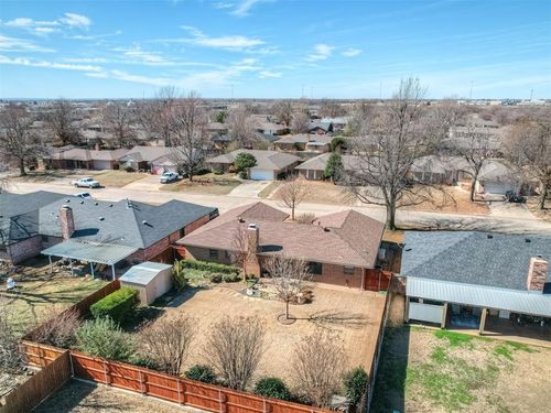 2212 Fox Ave, Moore, OK, 73160-4219 | Card Image