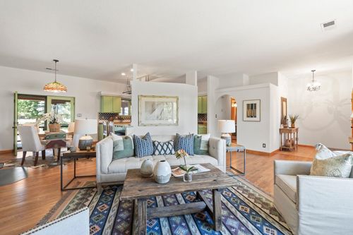 520 Este Es Rd, Taos, NM, 87571-6688 | Card Image