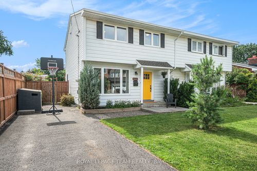 1352 Maxime St, Gloucester, ON, K1B3L1 | Card Image
