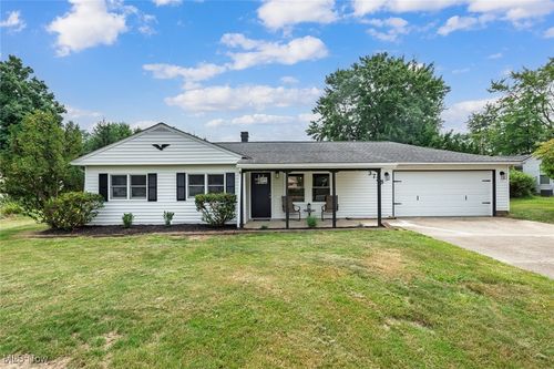 3728 Derbyshire Dr, Brunswick, OH, 44212-4113 | Card Image