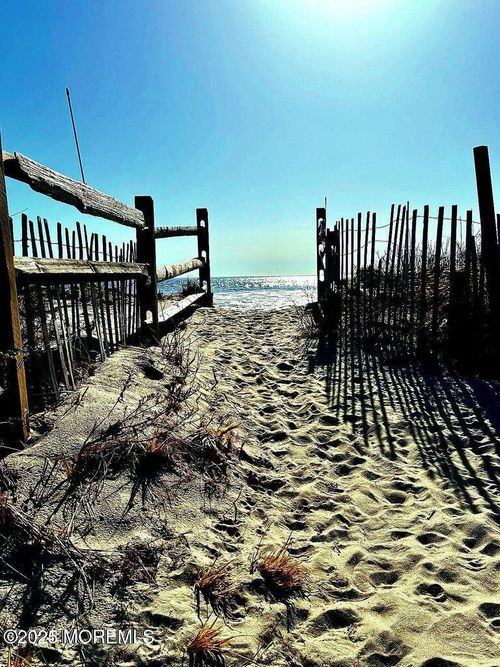 9 Sandpiper Ln, Sea Bright, NJ, 07760-2230 | Card Image