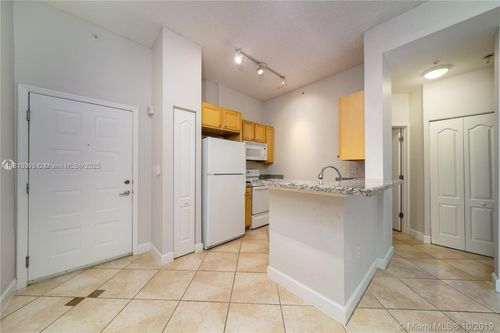 apt-108-6001 Sw 70th St, South Miami, FL, 33143-3417 | Card Image