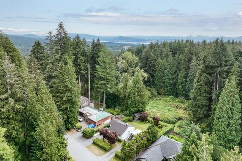 741 Wellington Drive, North Vancouver, BC, V7K1K8 | Card Image