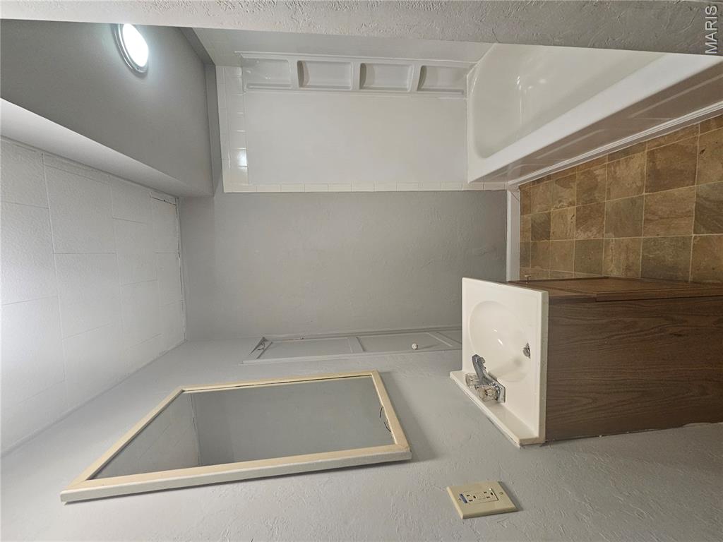 Residential Lease in Belleville 4