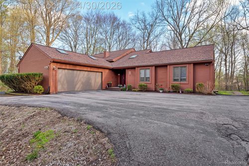 8412 Beacon Ln, Northville, MI, 48168-8853 | Card Image