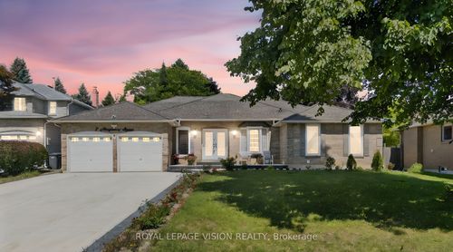 7 Montgomery Sq, Brampton, ON, L6Z3H2 | Card Image