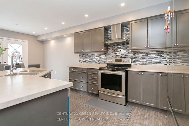 94 Snowling Dr, House attached with 6 bedrooms, 4 bathrooms and 2 parking in Ajax ON | Image 16