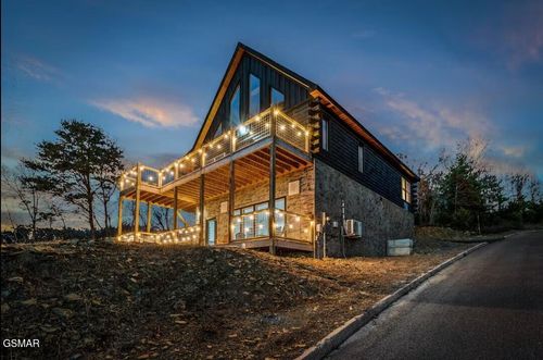 2296 Wingspan Dr, Sevierville, TN, 37876-8011 | Card Image