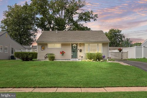 223 E Rudderow Ave, MAPLE SHADE, NJ, 08052-1832 | Card Image