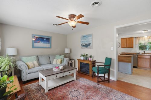 63 Trestle Brook Dr, Nashua, NH, 03062-3589 | Card Image