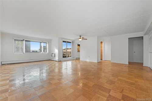 apt-2j-100 Clinton Ave, Mineola, NY, 11501-2844 | Card Image