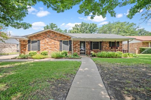 214 Northgate Dr, Waxahachie, TX, 75165-1315 | Card Image