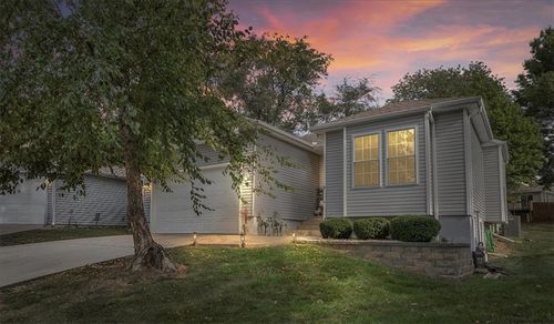 5200 Nw Primrose Ct, Blue Springs, MO, 64015-3850 | Card Image