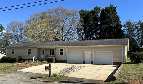 111 Cox St, Travelers Rest, SC, 29690-1545 | Card Image