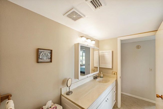 APT-323 - 4100 Highway A1a, Condo with 3 bedrooms, 3 bathrooms and null parking in Hutchinson Island FL | Image 22