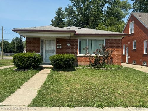 15201 Eastburn Street, Detroit, MI, 48205 | Card Image