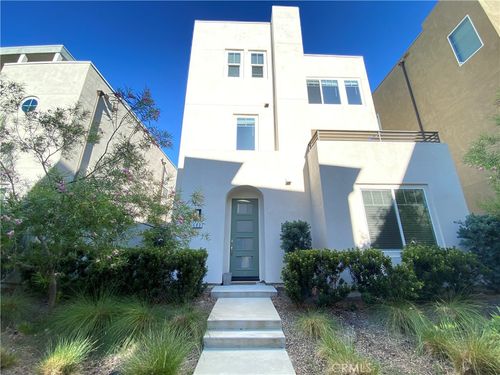 582 Cultivate, Irvine, CA, 92618-1057 | Card Image