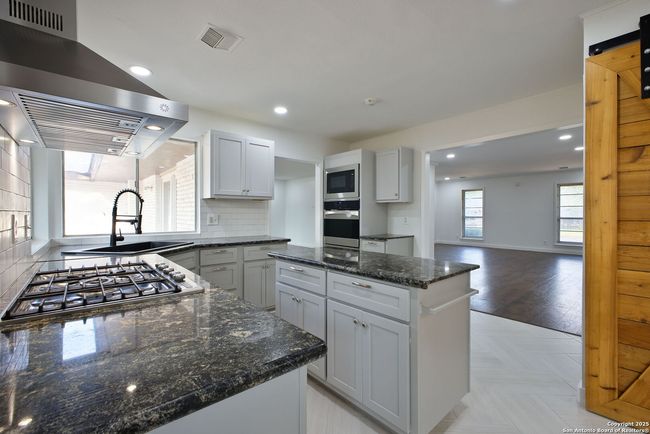 425 Winfield Blvd, House other with 3 bedrooms, 2 bathrooms and null parking in Windcrest TX | Image 13