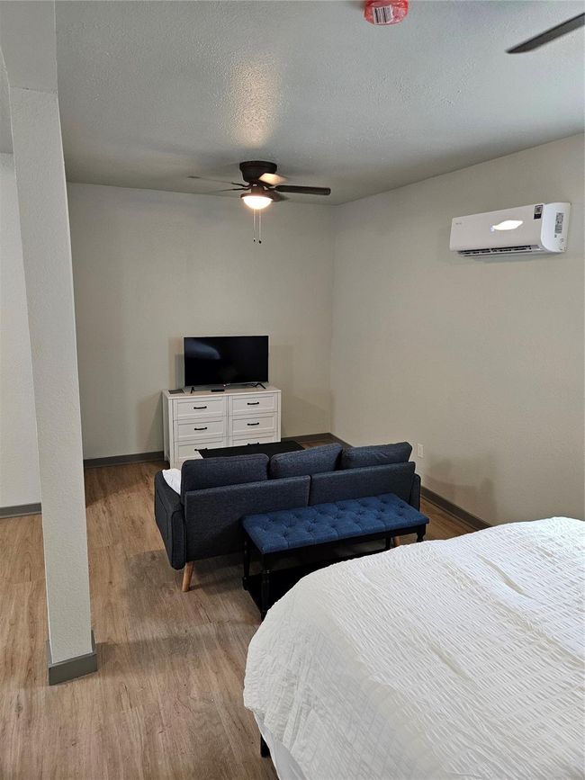 208 W 2 Nd St, House other with 2 bedrooms, 1 bathrooms and null parking in Sweeny TX | Image 8