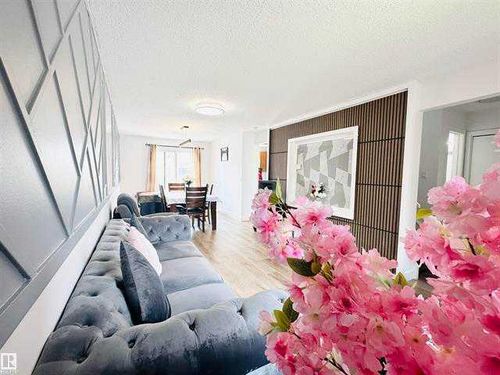 40 Pinecliff Close Ne, Calgary, AB, T1Y4N5 | Card Image