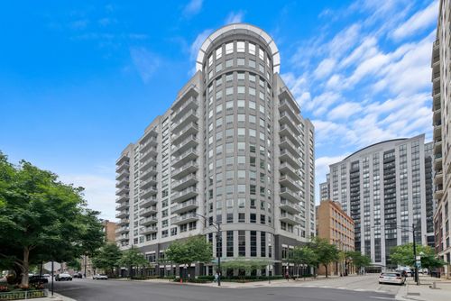1009-421 Huron St, Chicago, IL, 60654-6171 | Card Image