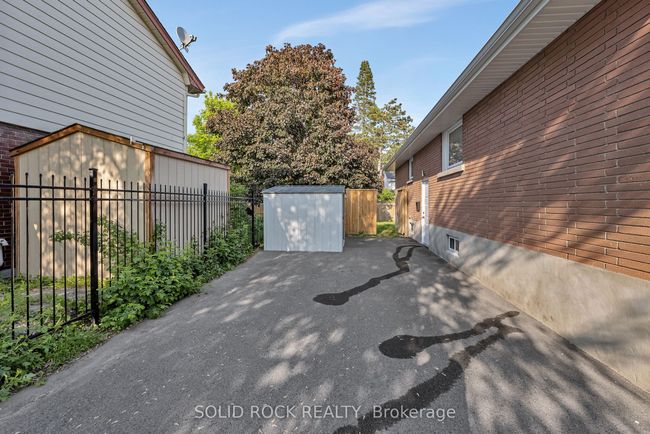 1229 Erindale Dr, House other with 4 bedrooms, 2 bathrooms and 3 parking in Ottawa ON | Image 35