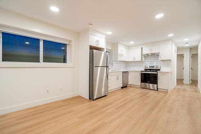 8386 14 Th Ave, Home with 5 bedrooms, 5 bathrooms and 3 parking in Burnaby BC | Image 33