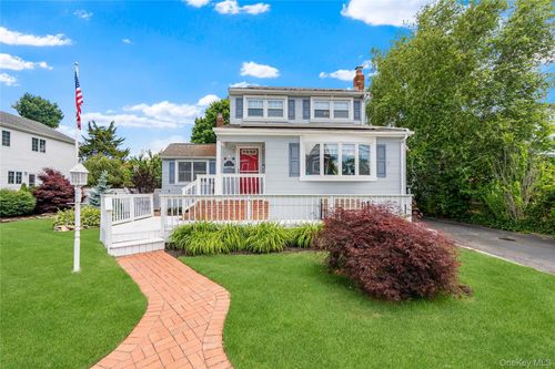 19 Westbridge Dr, Babylon, NY, 11702-3624 | Card Image