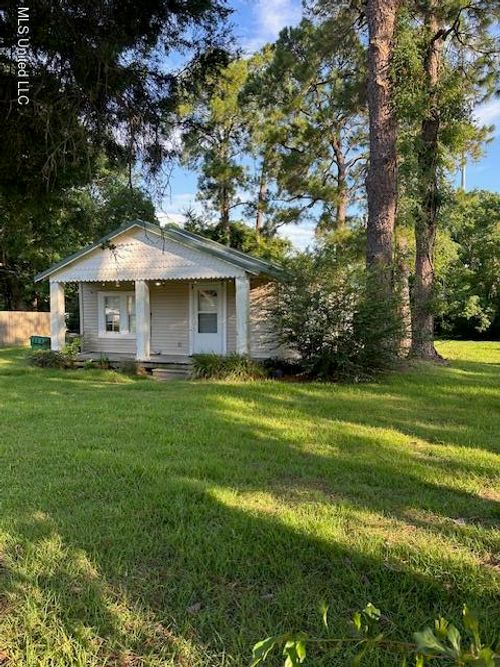 15917 Van Eaton Cir, Biloxi, MS, 39532-3914 | Card Image