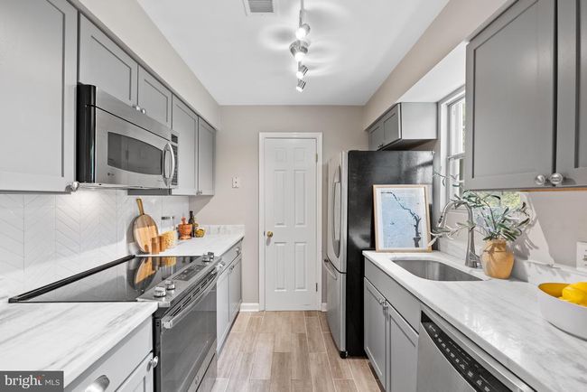 APT-410 - 2050 N Calvert St, Condo with 2 bedrooms, 1 bathrooms and null parking in ARLINGTON VA | Image 13