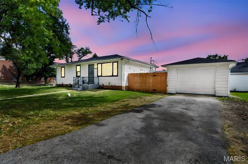9984 Duke Dr, Saint Louis, MO, 63136-5461 | Card Image