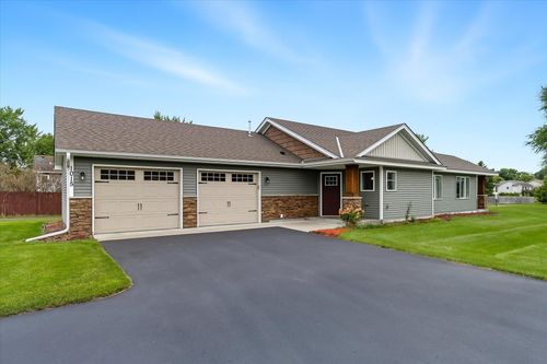 1015 Winsome Way Nw, Isanti, MN, 55040-7492 | Card Image