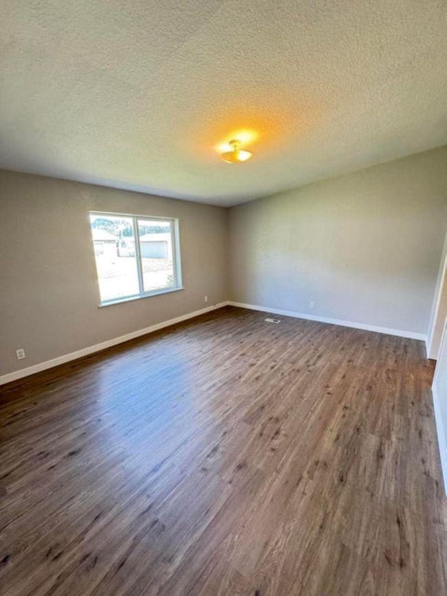 106 B B South Ave, House other with 3 bedrooms, 2 bathrooms and null parking in Metaline Falls WA | Image 11