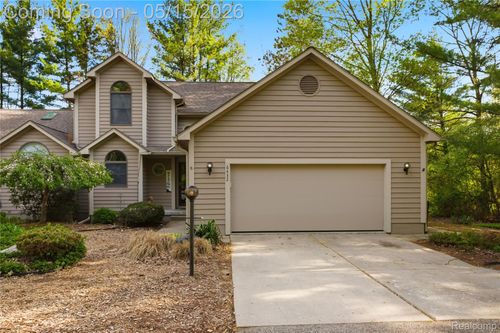 6432 Pinebrook Ln, Burton, MI, 48509-1390 | Card Image