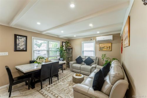 13 Floral Ln, Westbury, NY, 11590-2613 | Card Image